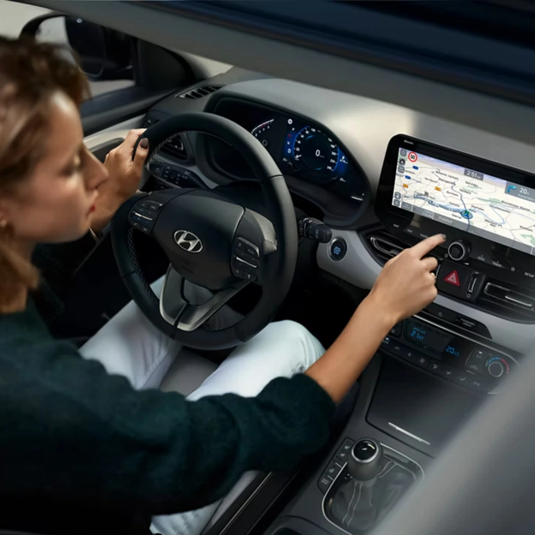 Écran tactile et commandes de la Hyundai i30 essence