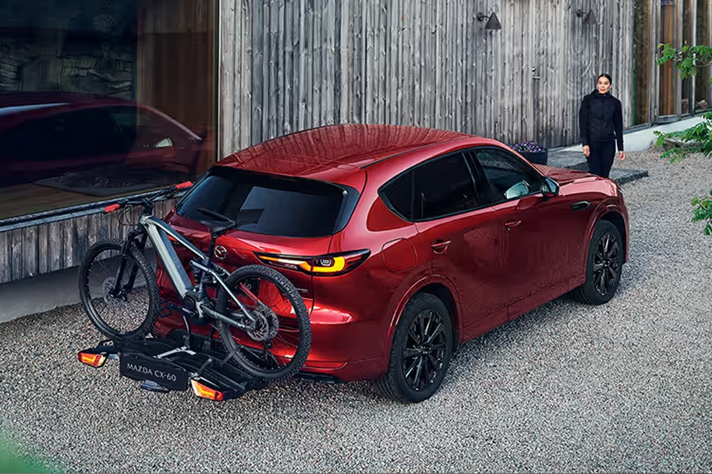 Habitacle spacieux du Mazda CX-60 avec sièges rabattus